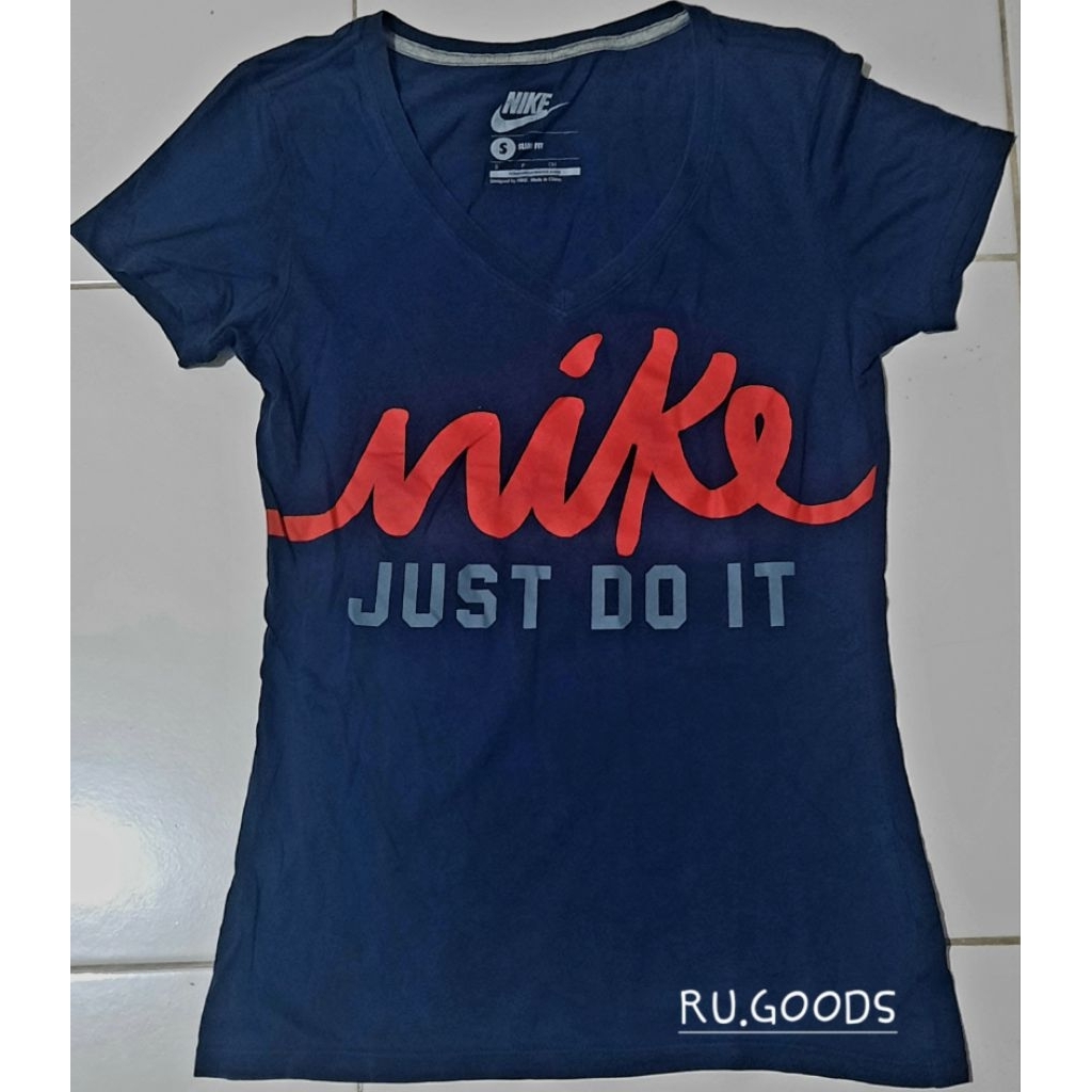 used women t-shirt slim fit by Nike