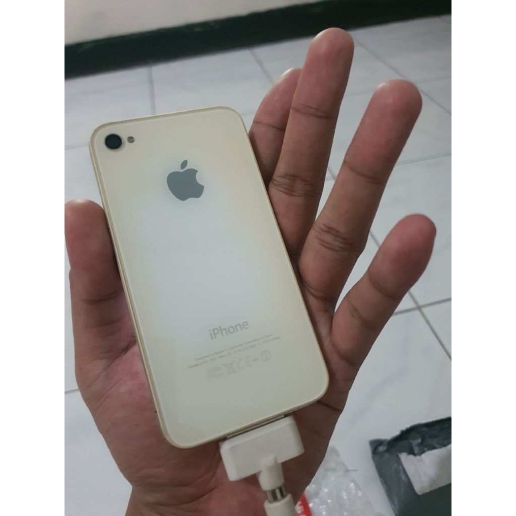 iPhone 4 32gb + kabel ces