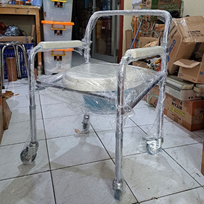 STELLA Commode Chair (BEKAS) Lipat Kursi BAB/Kursi Buang Air Besar/Kecil Roda Tipe 696