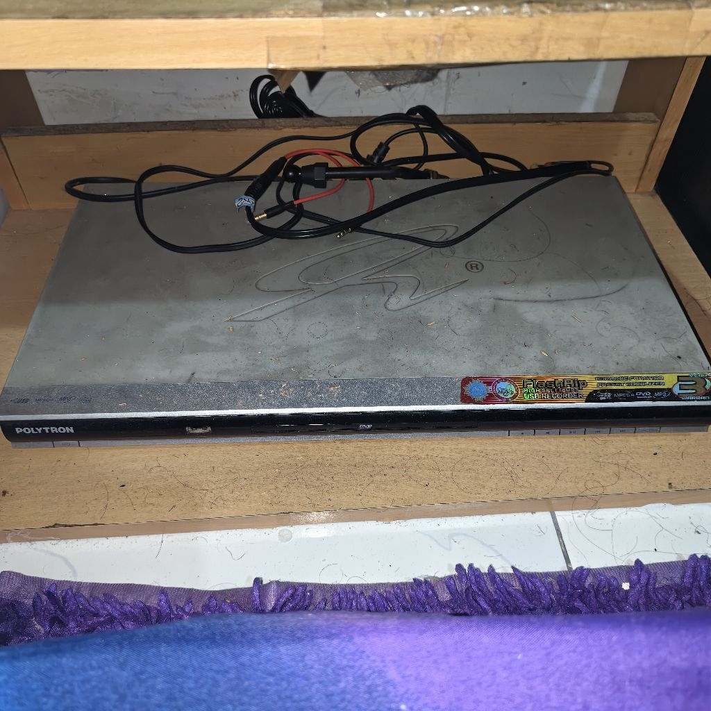 DVD Player Polytron 2167 seken mulus murah