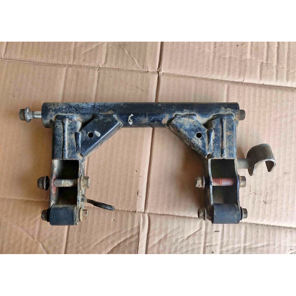 Monting Arem Sambungan Rangka Pangkon Mesin Yamaha Xeon Karbu Xeon Rc Xeon injeksi / Original Copota