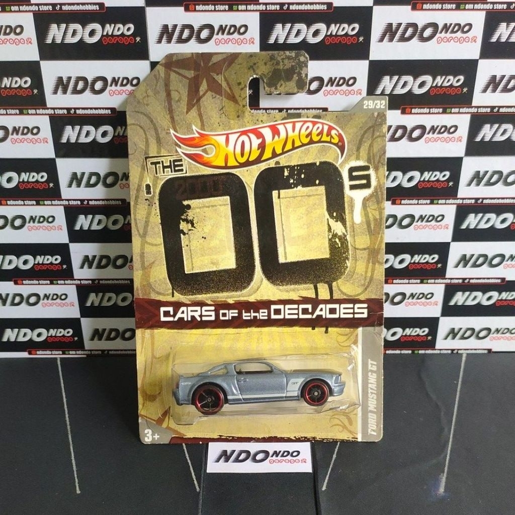 Hot Wheels 2005 Ford Mustang GT Grey - 2011 Cars of the Decades [Walmart]