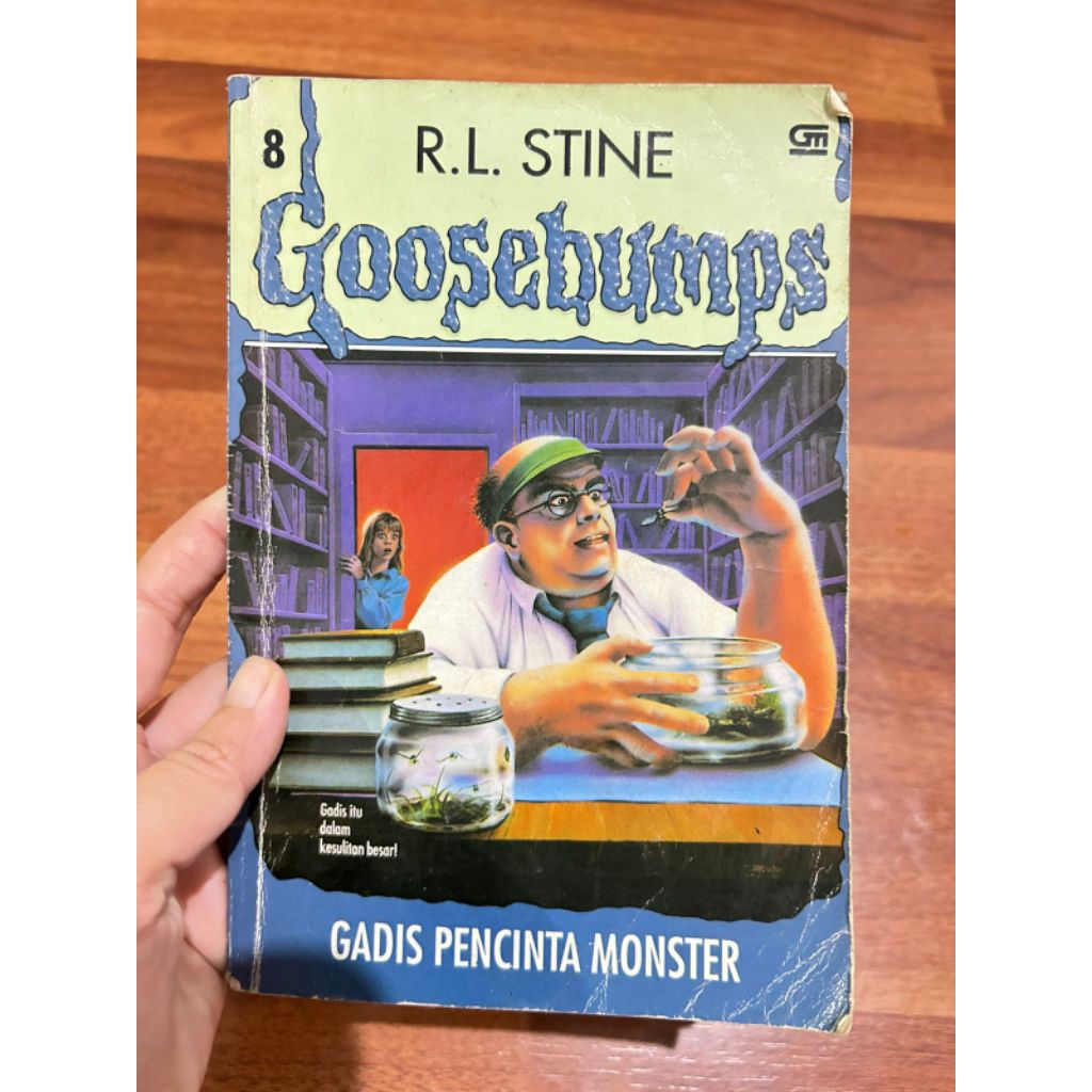 Buku Goosebumps GADIS PENCINTA MONSTER
