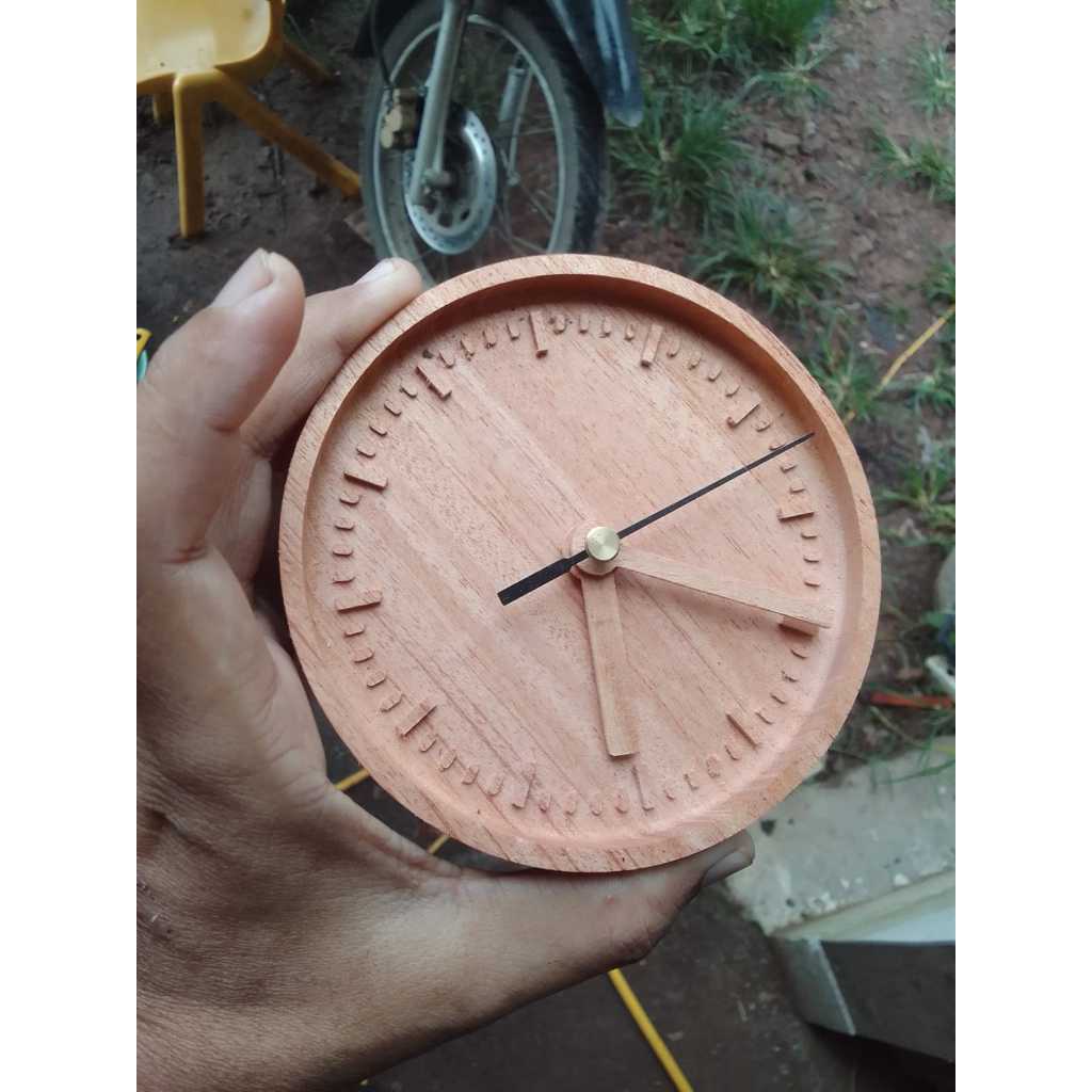 Pinteresia / Jam Meja Ukir / Kayu Mahoni / Ukuran 12 CM / Scandinavian / Unik / Aestrthic