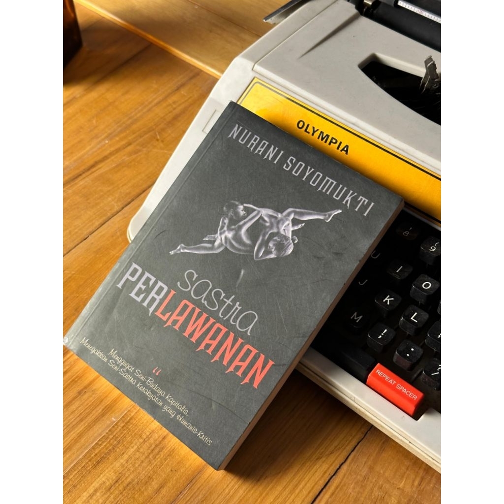 Buku Sastra Perlawanan - Nurani Soyomukti