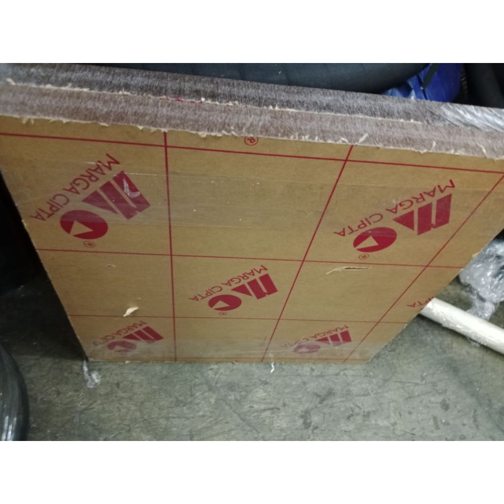 akrilik potongan tebal 30 mm x 370 mm x 370 mm