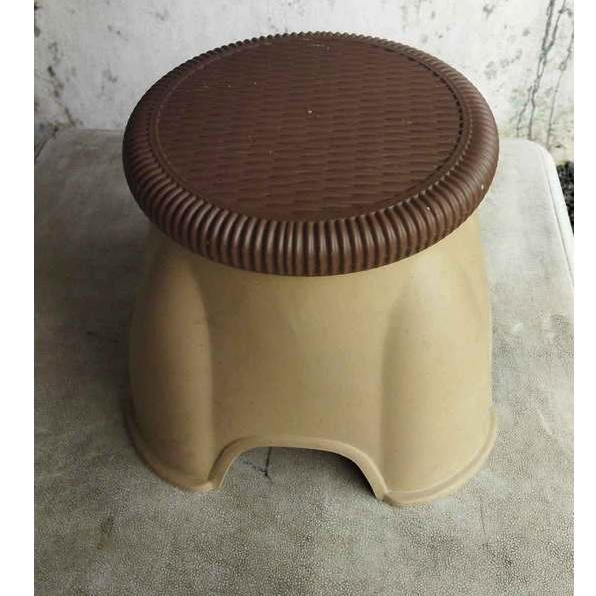 Bangku Kursi Jongkok Motif Rotan Plastik Tebal (BEKAS)