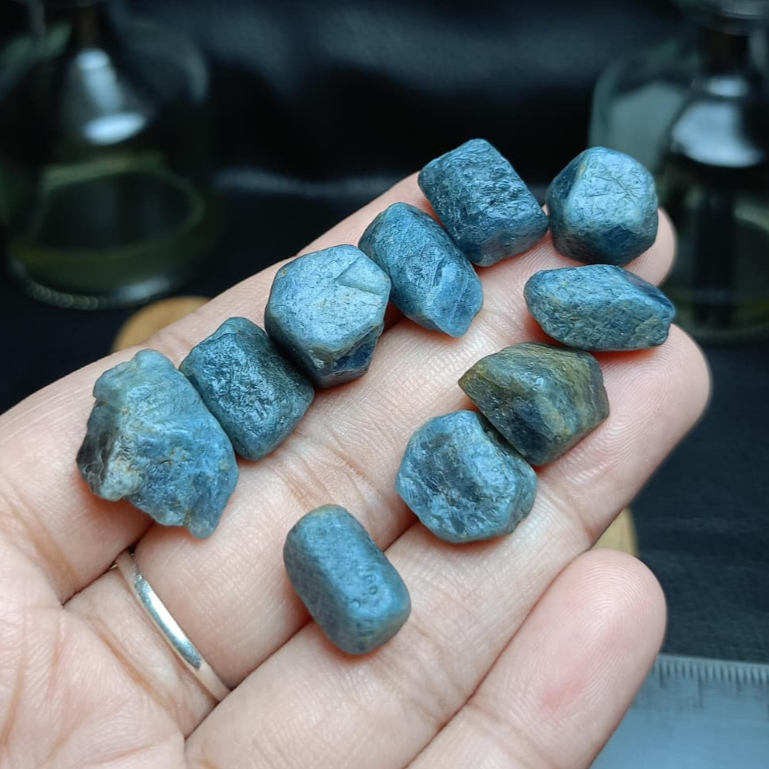 Natural Blue Sapphire rough (1)