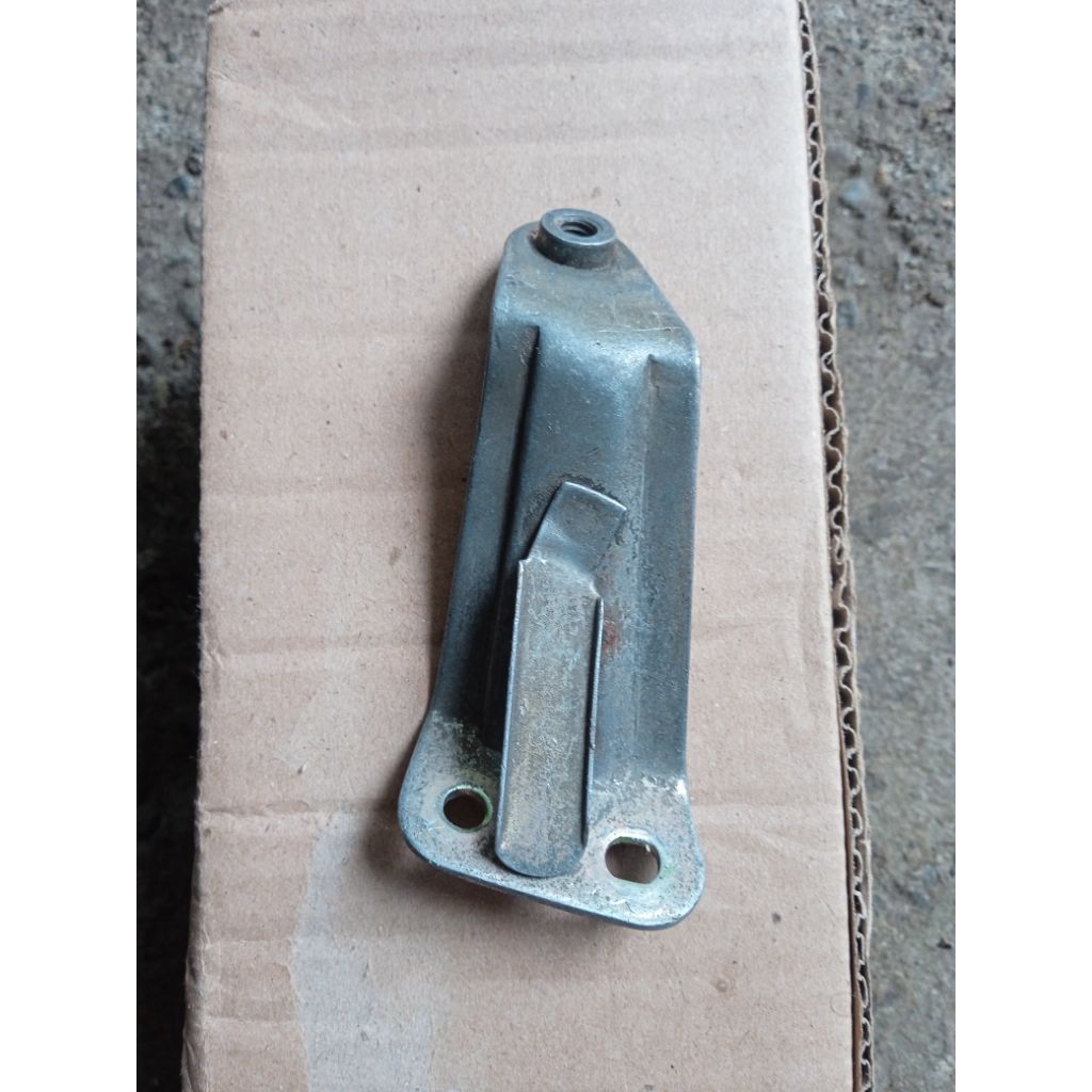 breket dudukan pangkon adaptor sayap atas Kawasaki Kaze r sebelah kiri saja