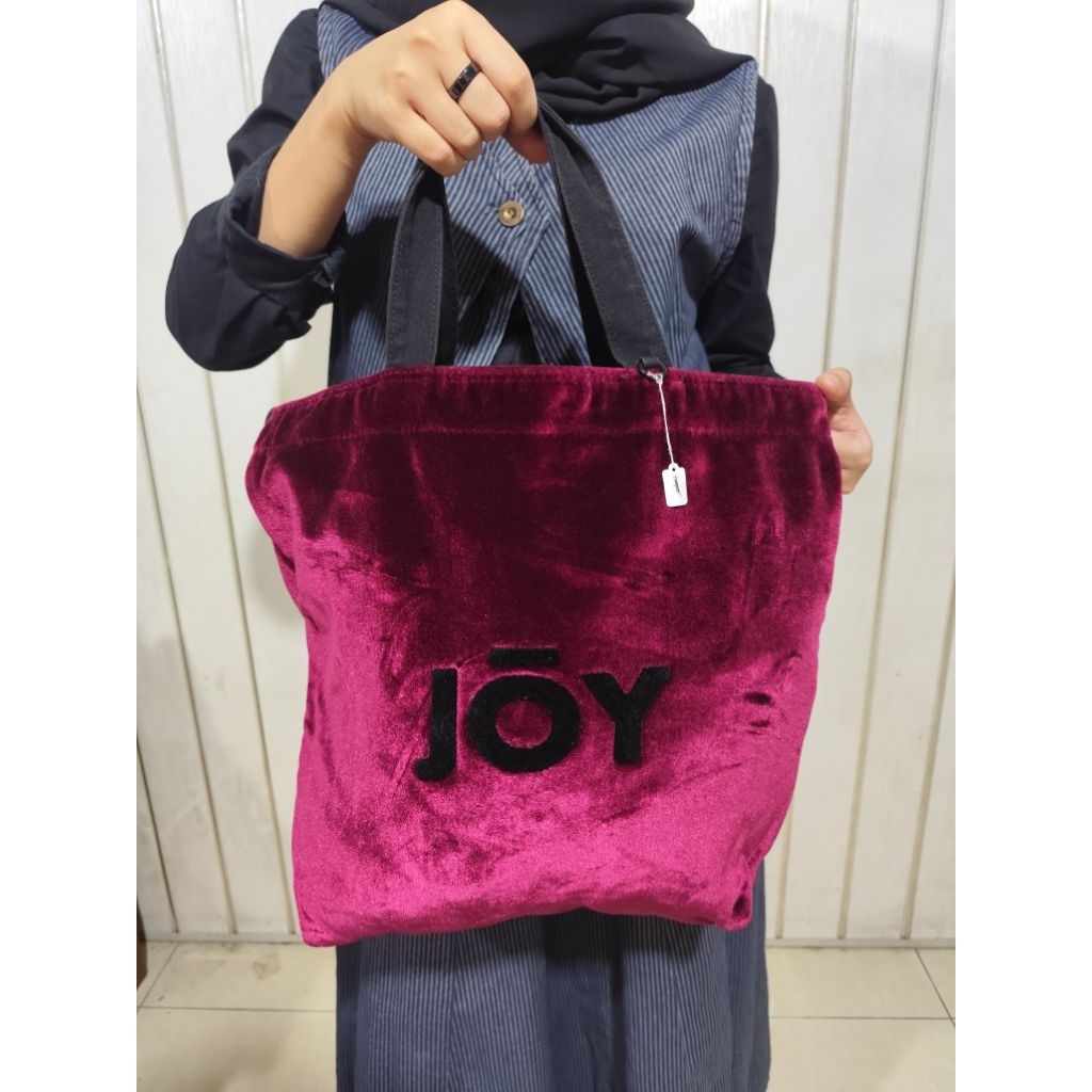 Tote Joy Gryson