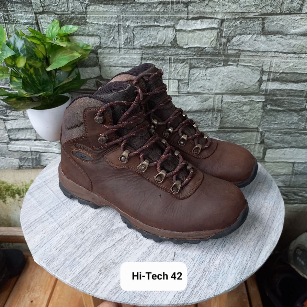 Sepatu gunung second merk Hi-Tech size42 insol26,5cm