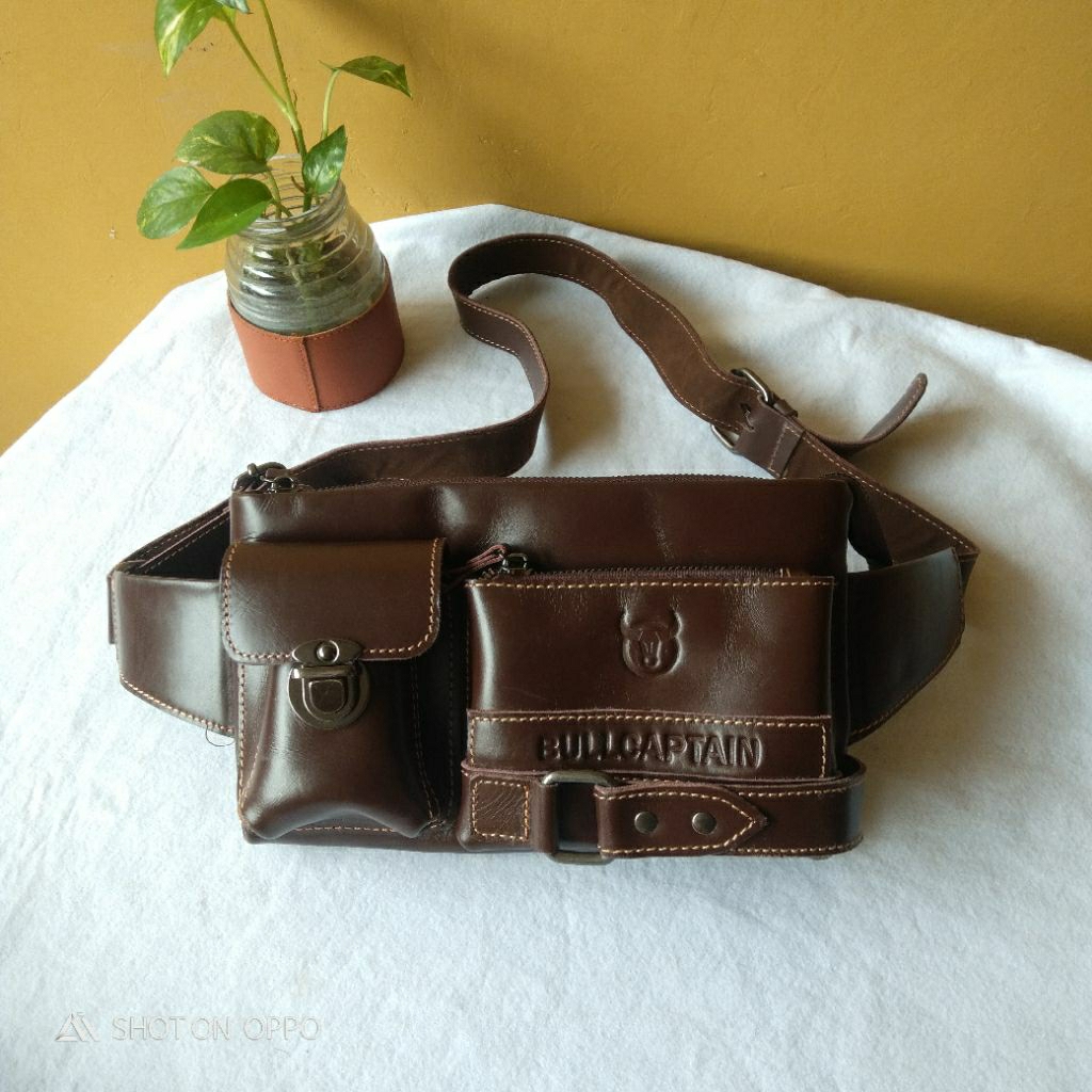 Tas Selempang Pria Kulit Asli Original//Preloved//Size 25x14cm//Coklat Tua