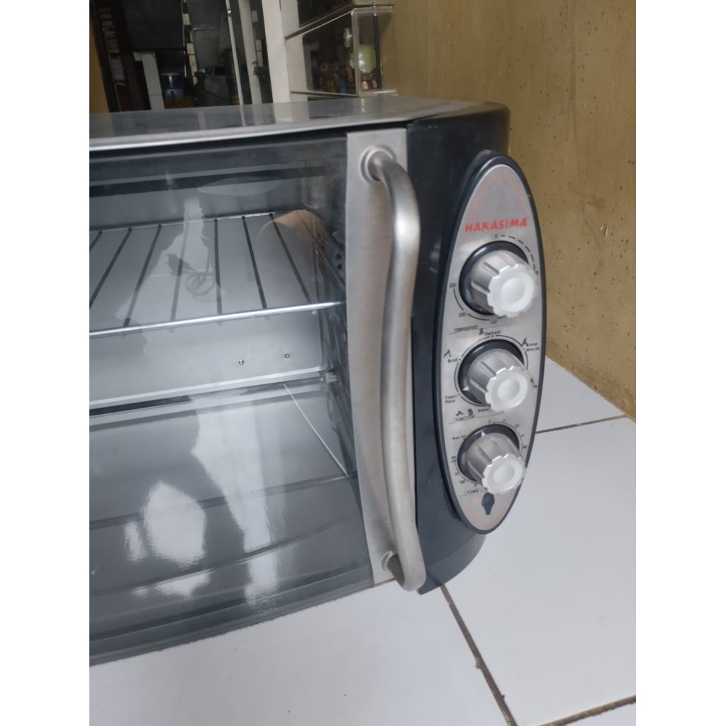 Oven Listrik merk Hakasima panas atas bawah