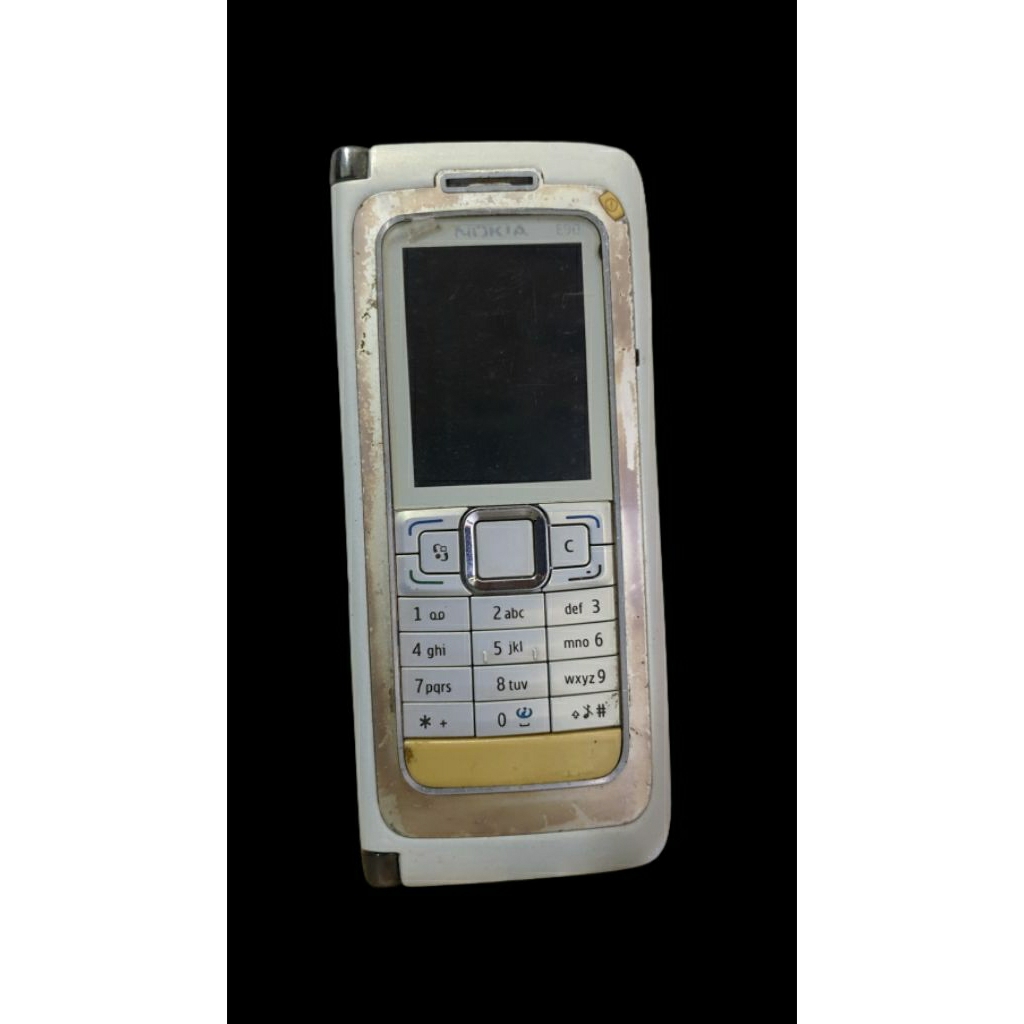 Nokia E90 Bahan