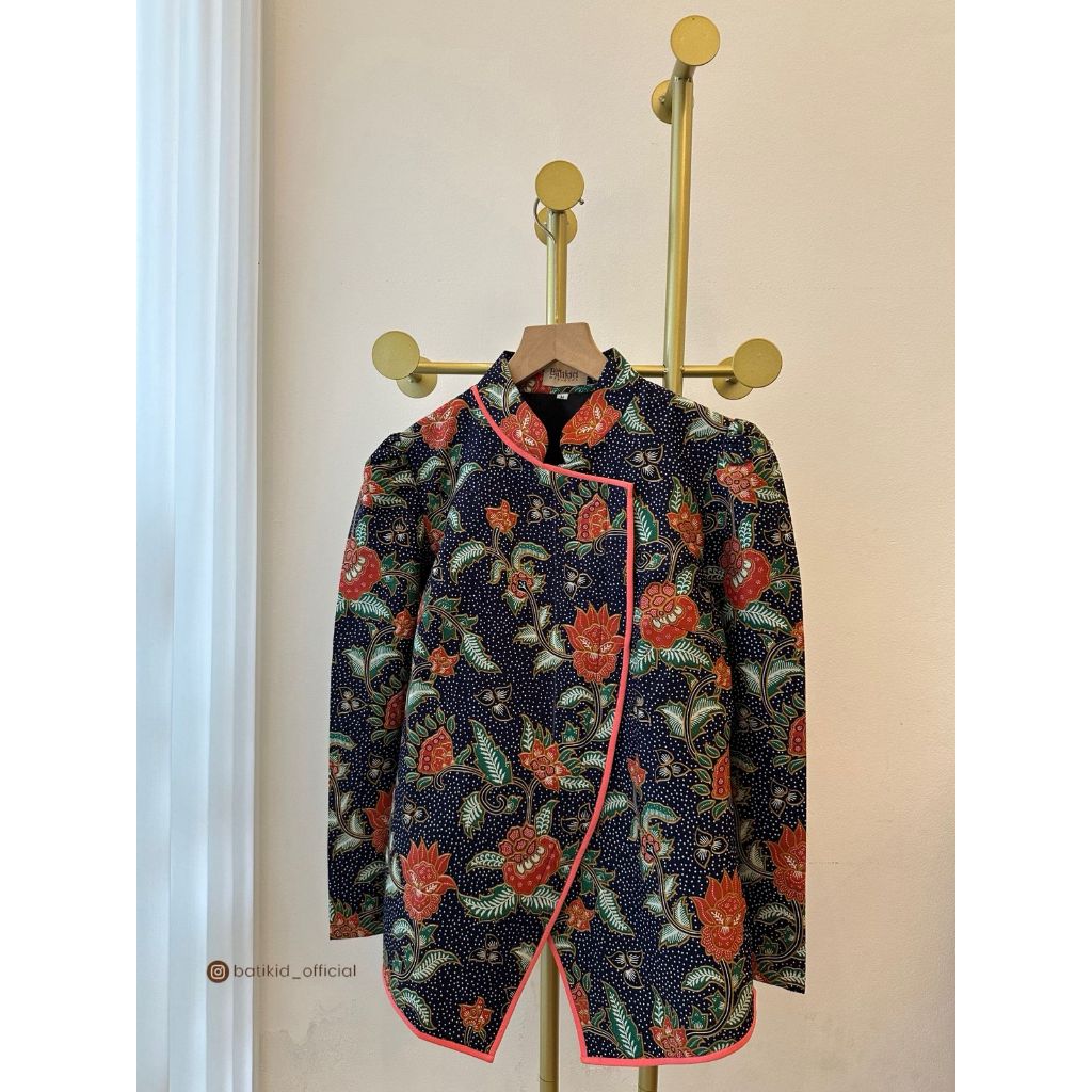 BATIKID OFFICIAL - Luna Bloom Top - Blouse Batik Wanita Kerah Shanghai Navy Orange Ekslusif