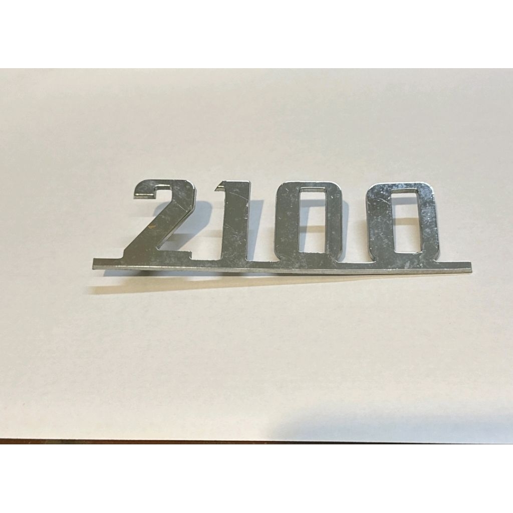 Emblem mobil fiat 2100
