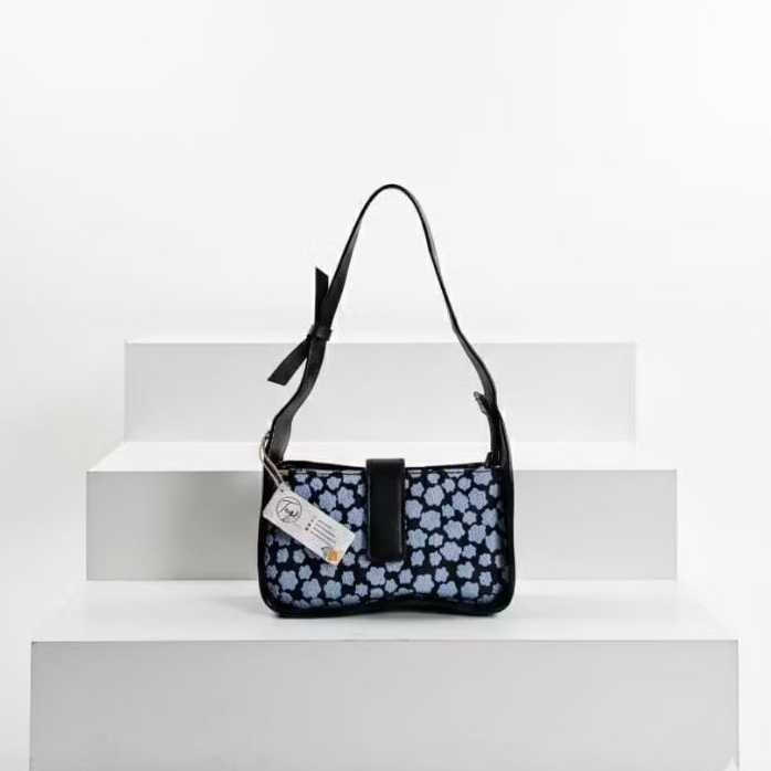 TAS SECOND CHARLES & KEITH SECOND LIKE NEW ,TAS CHARLES & KEITH ,TAS BRANDED