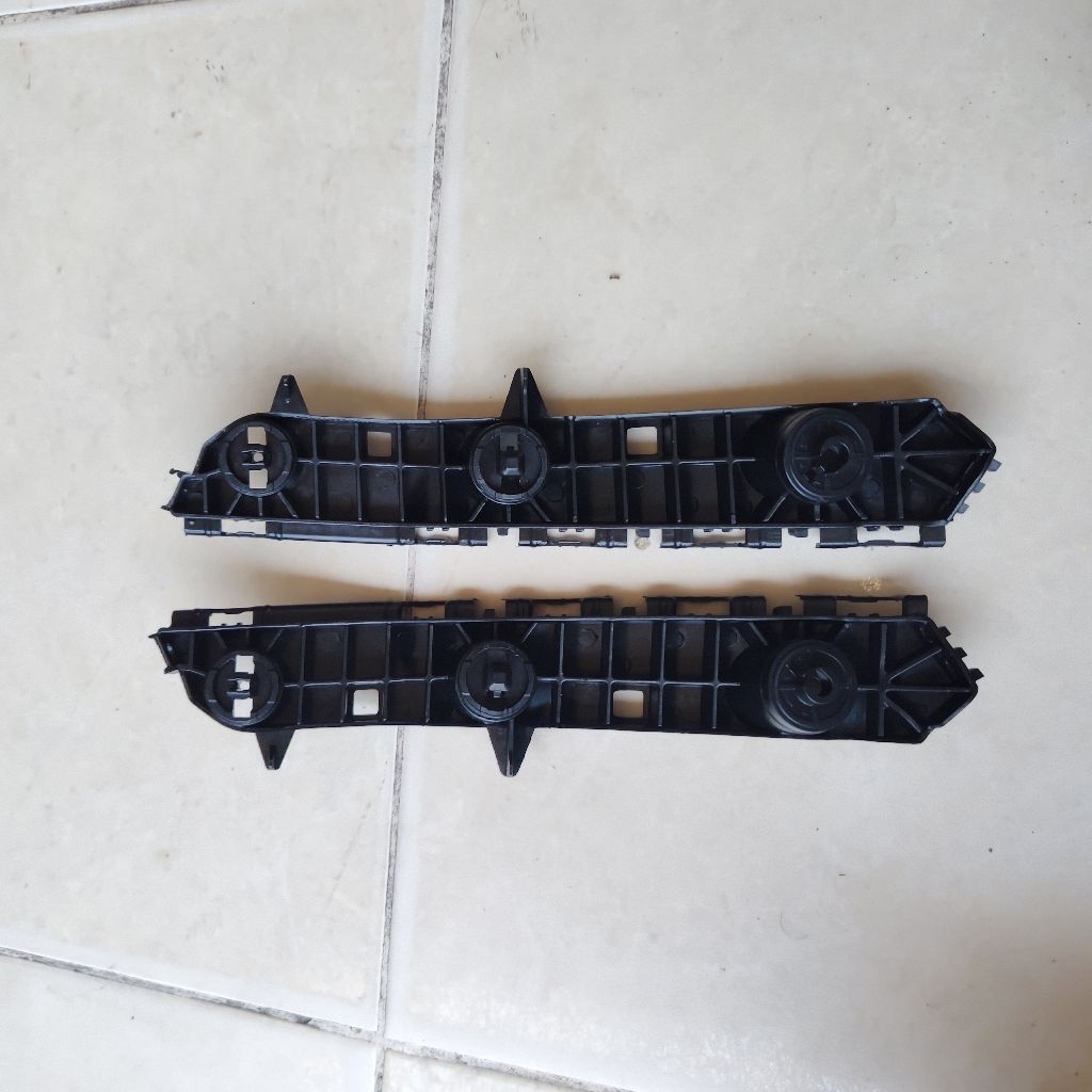 Breket Bemper Depan Atau Support Bemper Calya Dan Sigra 2016-2024 Original