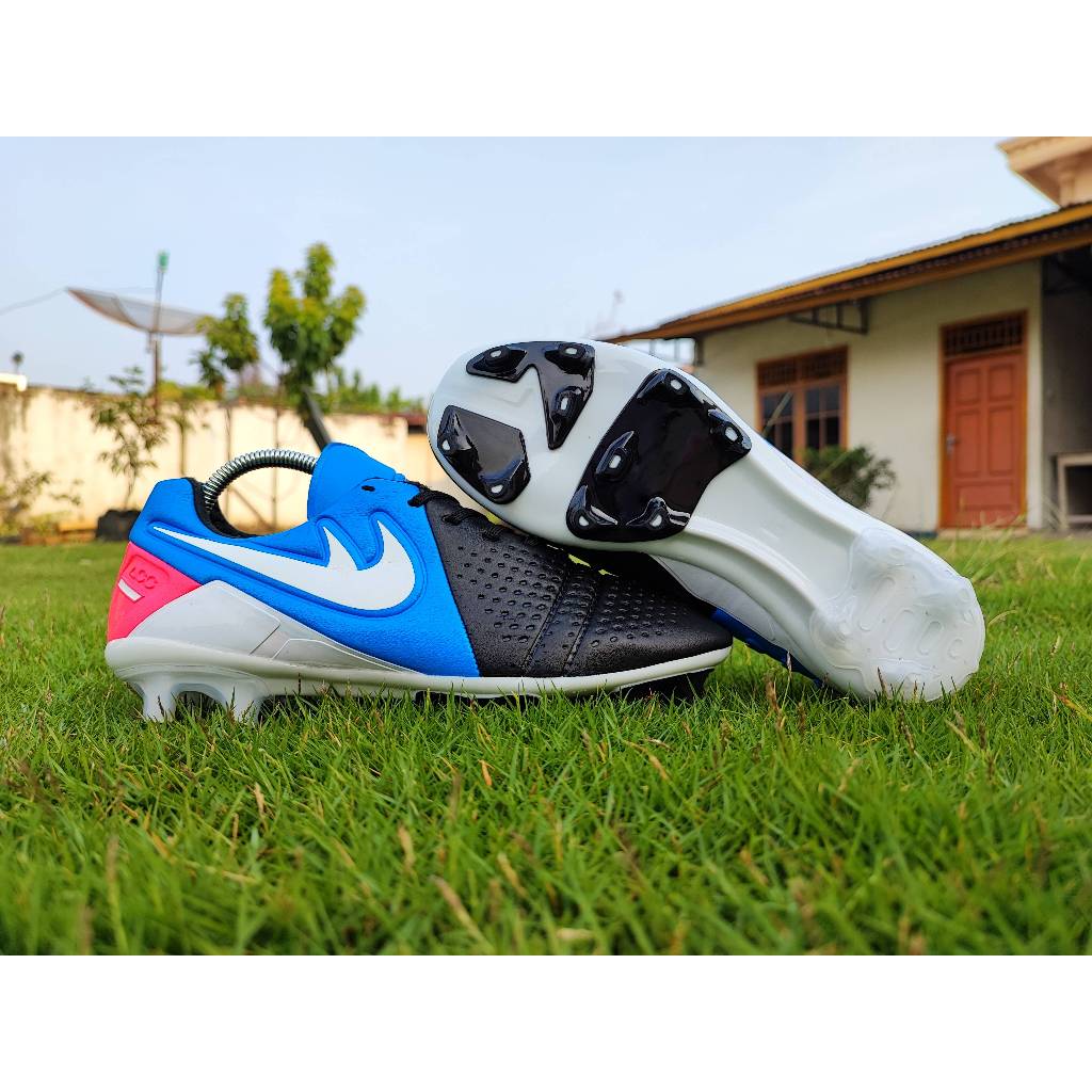 [Best Seller] Sepatu Bola CTR360 Maestri III FG - Black White Photo Blue Pink
