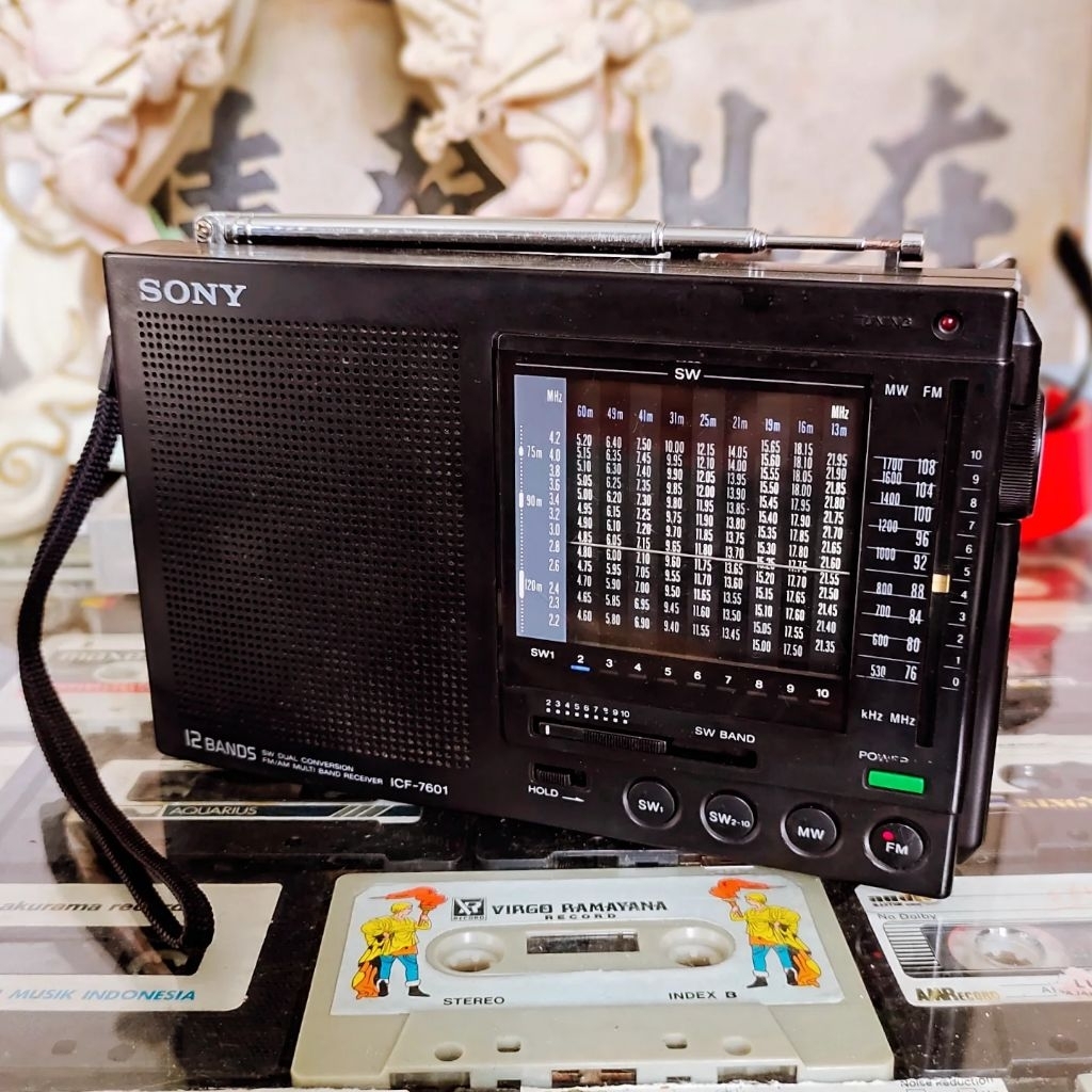 Radio Sony ICF-7601 Made in Japan Vintage. Normal