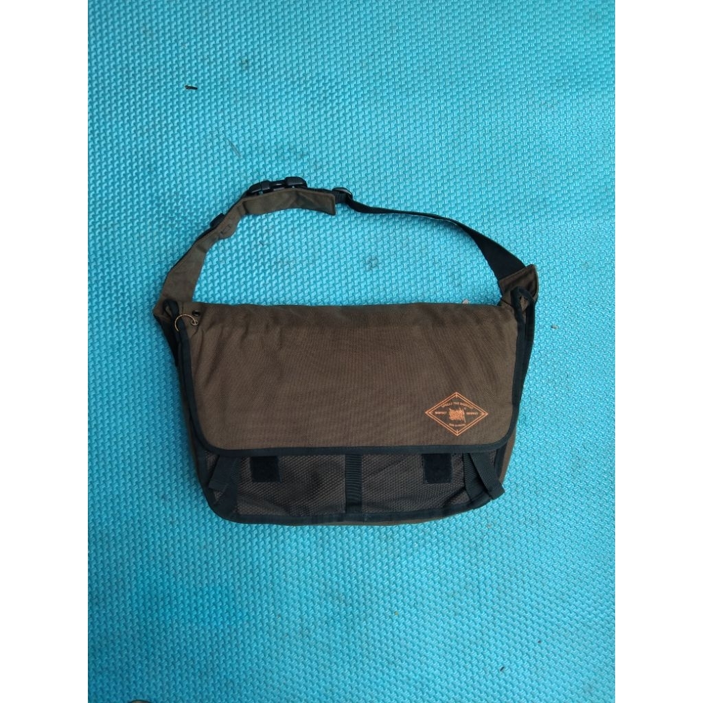 Messenger bag/Selempang/Tas Pria Cowok/Tas Kerja Kuliah Sekolah/Tas Laptop/Tas Casual Second ORI BRA