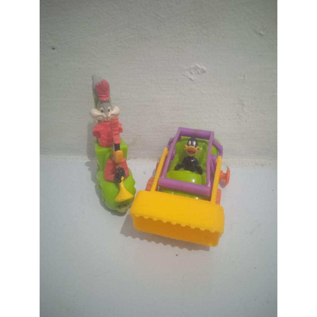 mainan figure bugs bunny 2pcs