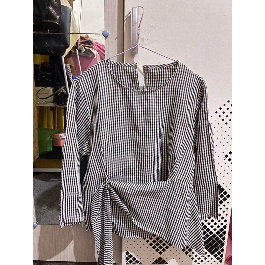 [PRELOVED] Blouse kotak kotak hitam putih adjustable