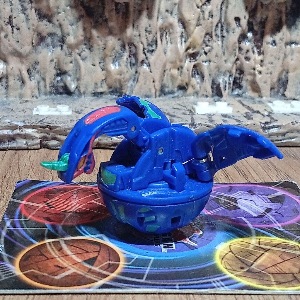 Bakugan Spin Dragonoid Aquos (berputar)