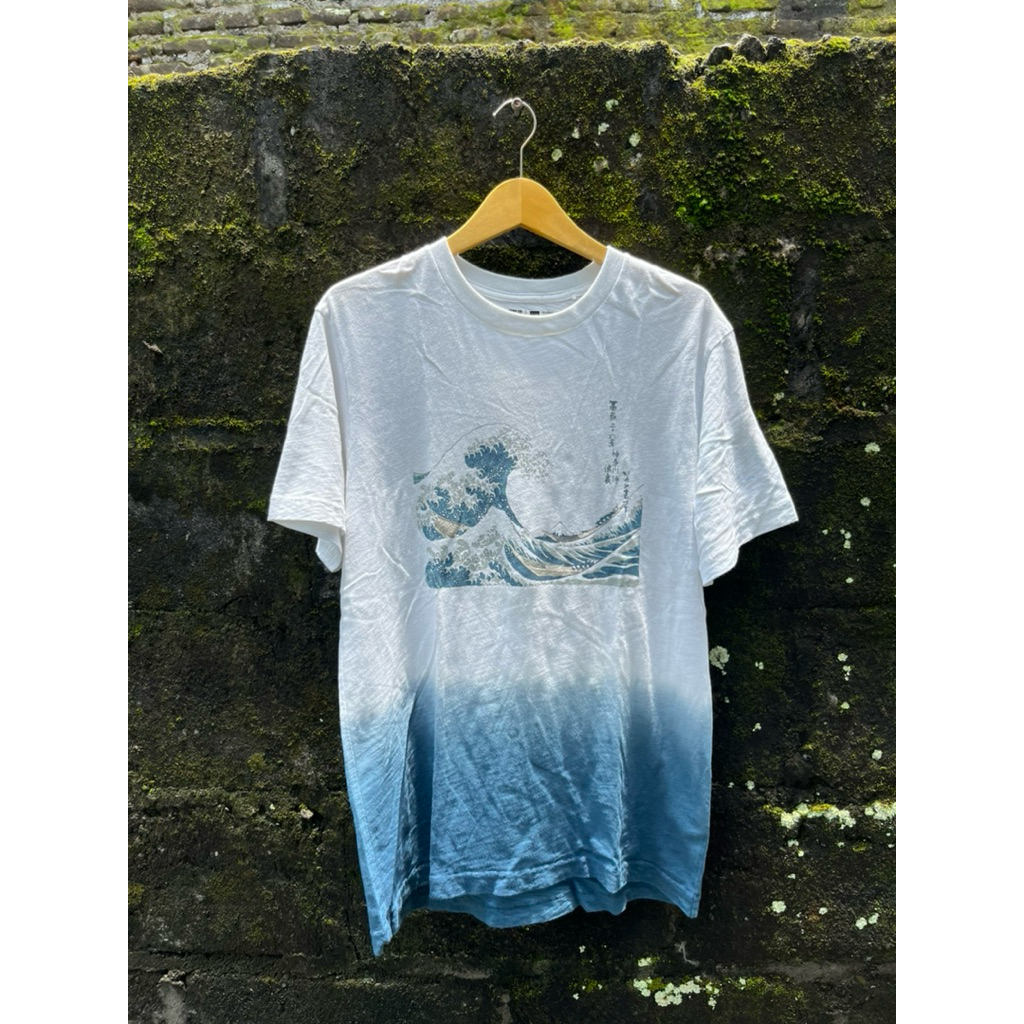 Tshirt Hokusai wave Uniqlo Size L