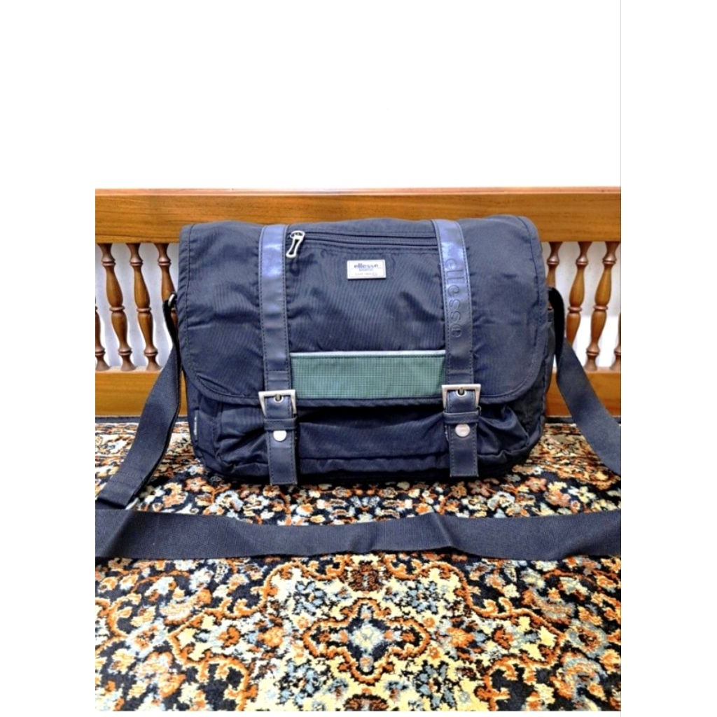 Tas selempang ellesse warna hitam