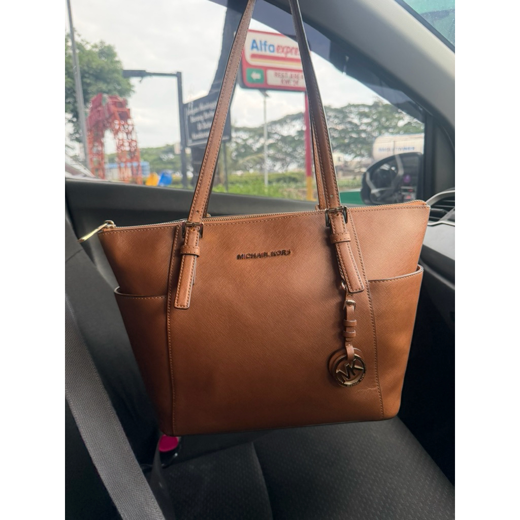 MK Charlotte Preloved cakep