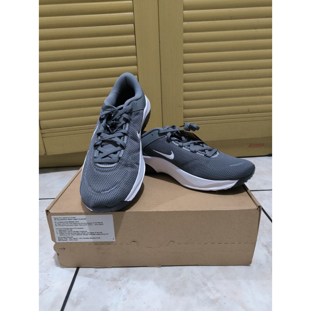 Nike Sepatu Running Legend Essential 3 Ukuran 44 "Smoke Grey" - DM1120-002