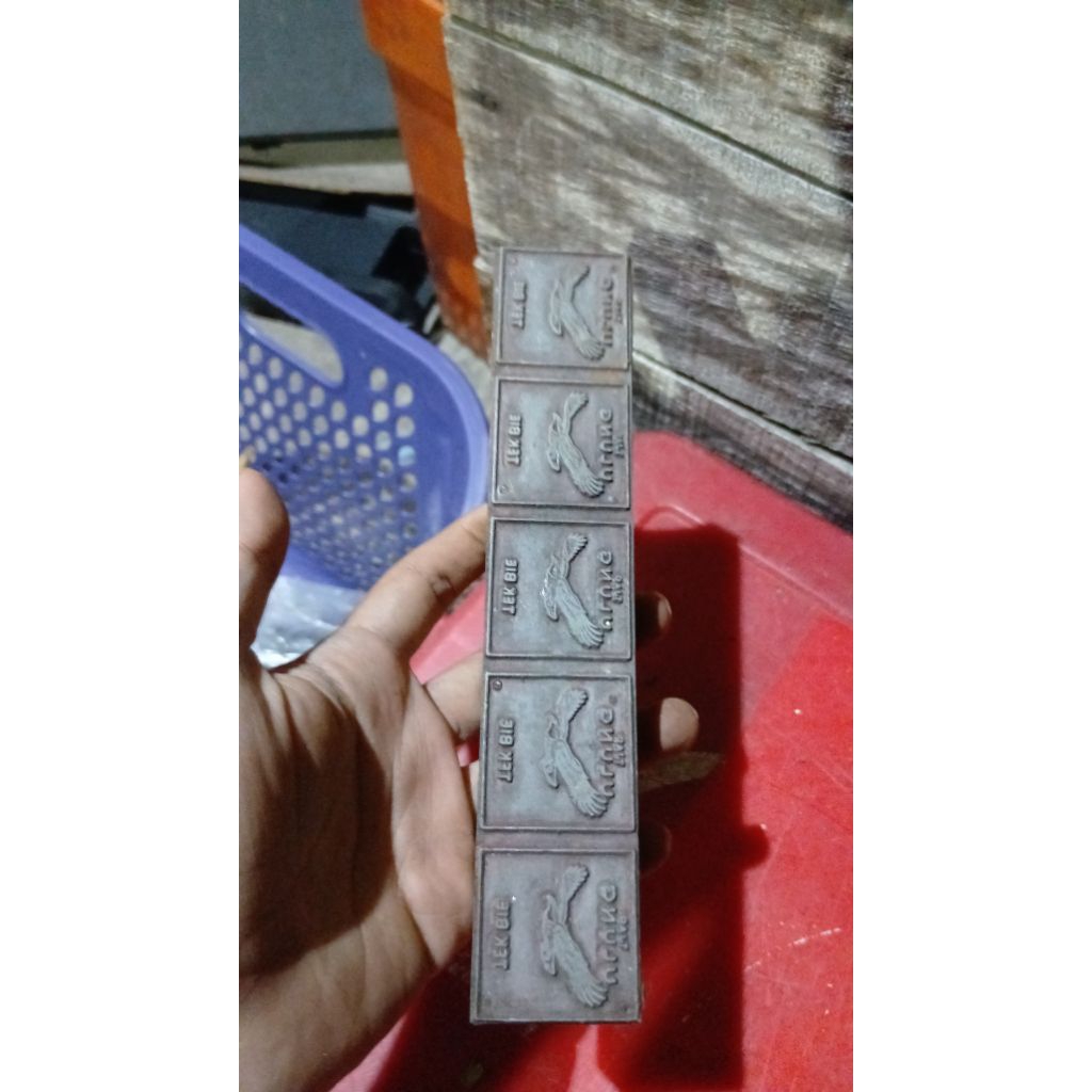 Iklan hiasan dinding stempel kayu 75rb jadul antik kuno lawas vintage display