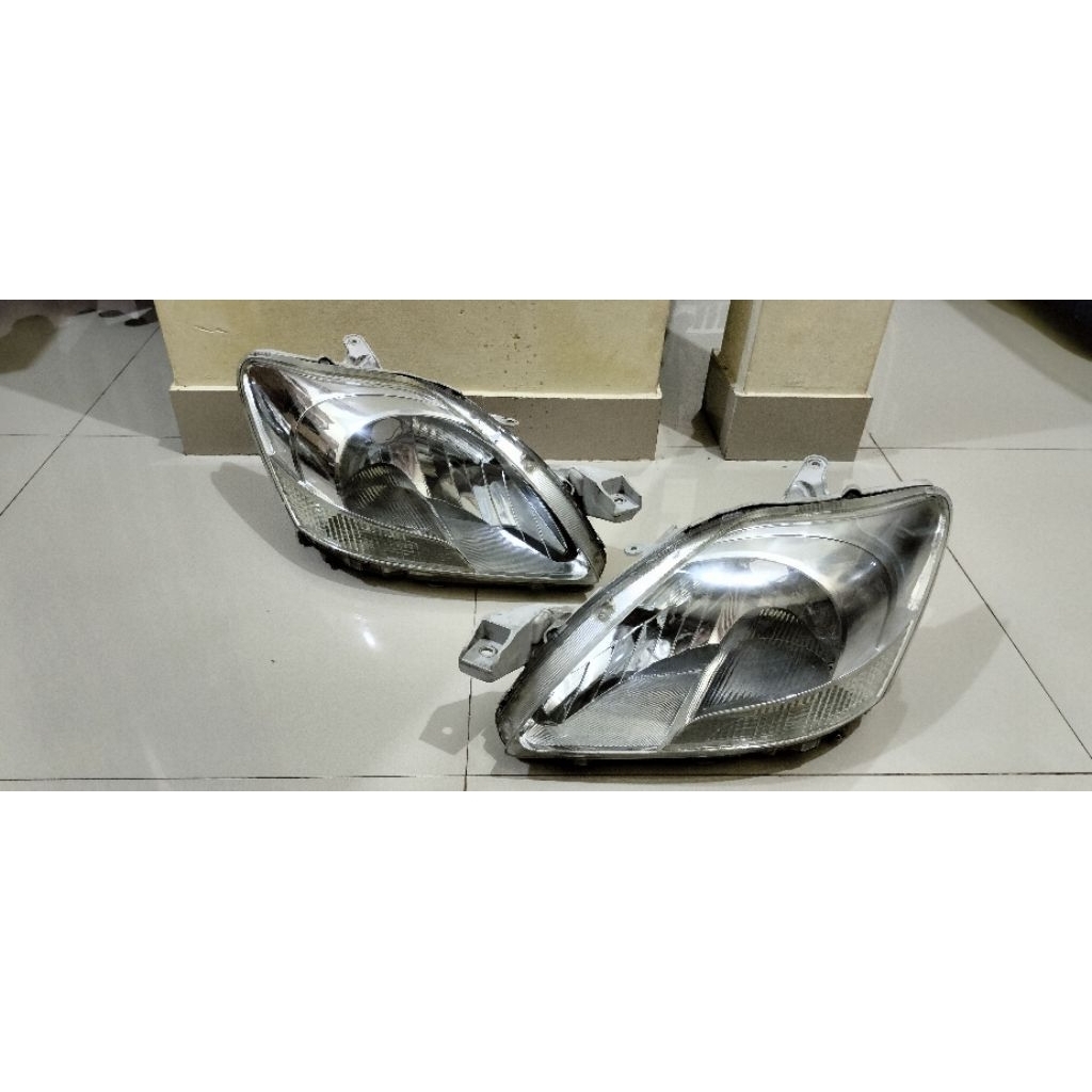 reflektor lampu depan headlamp Toyota Vios gen 2 original bagian kiri
