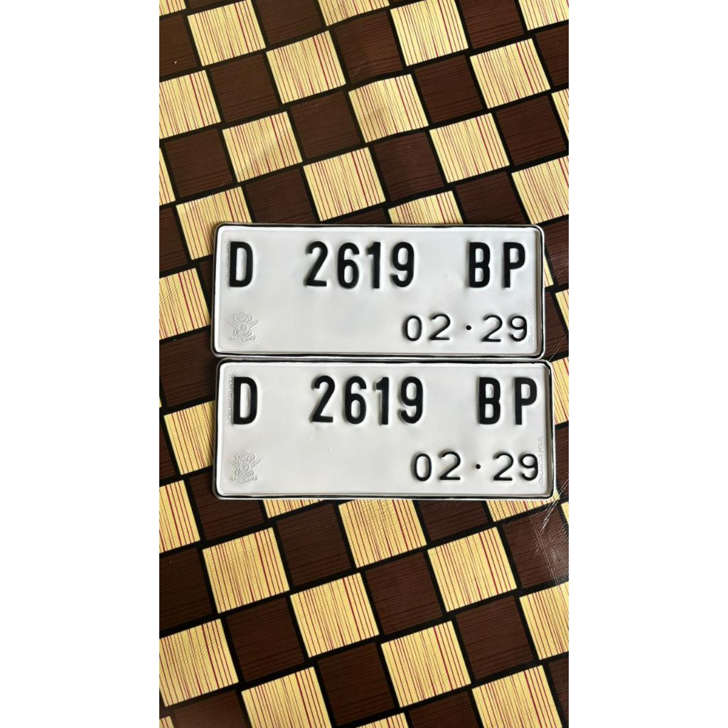 plat nomer kendaraan bermotor standar Samsat logo Korlantas polri kanan kiri