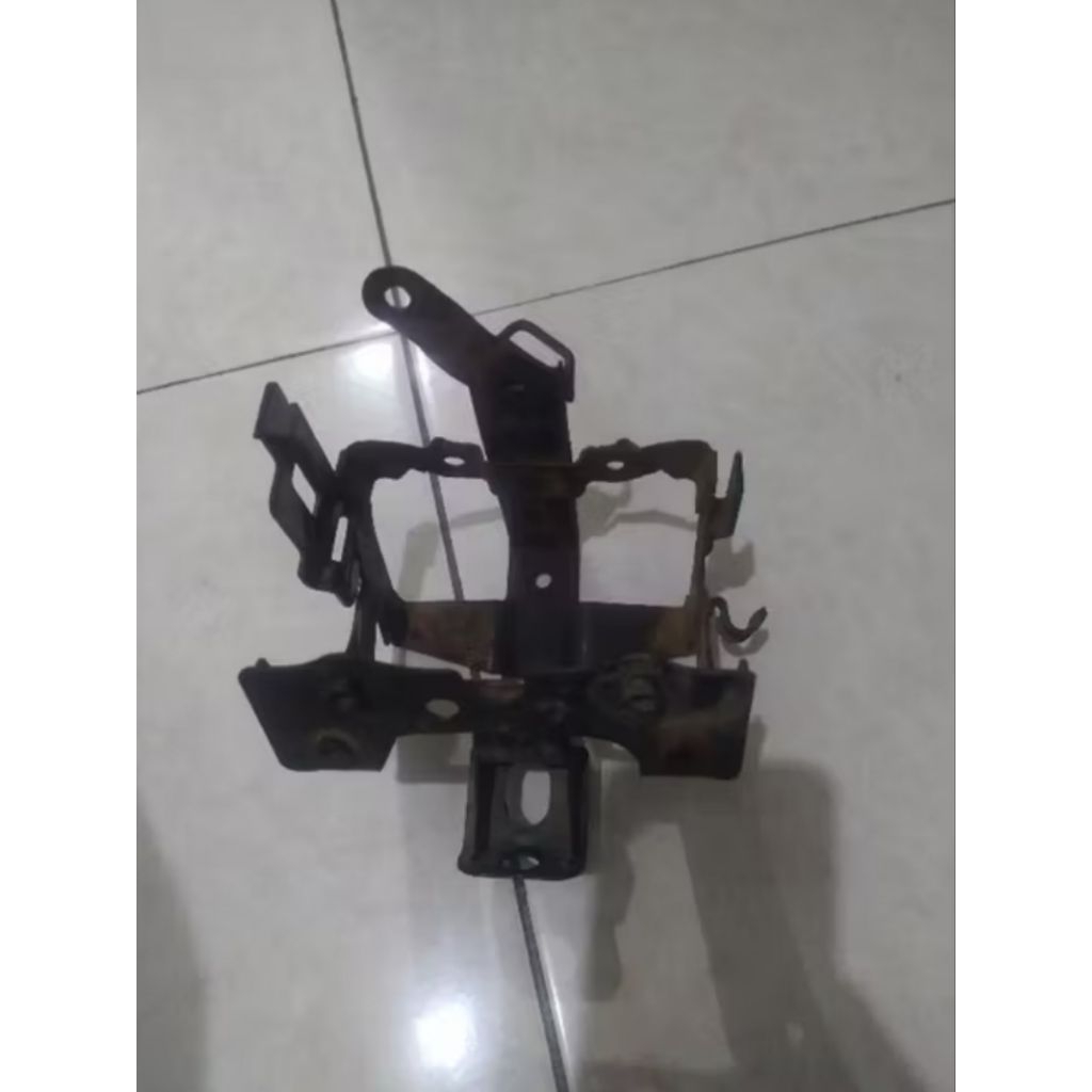 Dudukan Pangkon Aki Vario Techno 110 Original lepasan