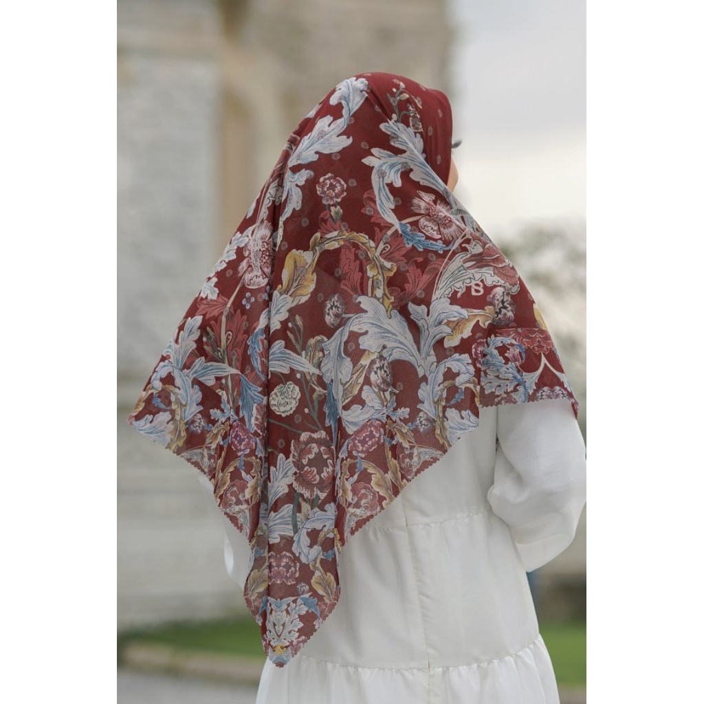 buttonscarves the royale XL