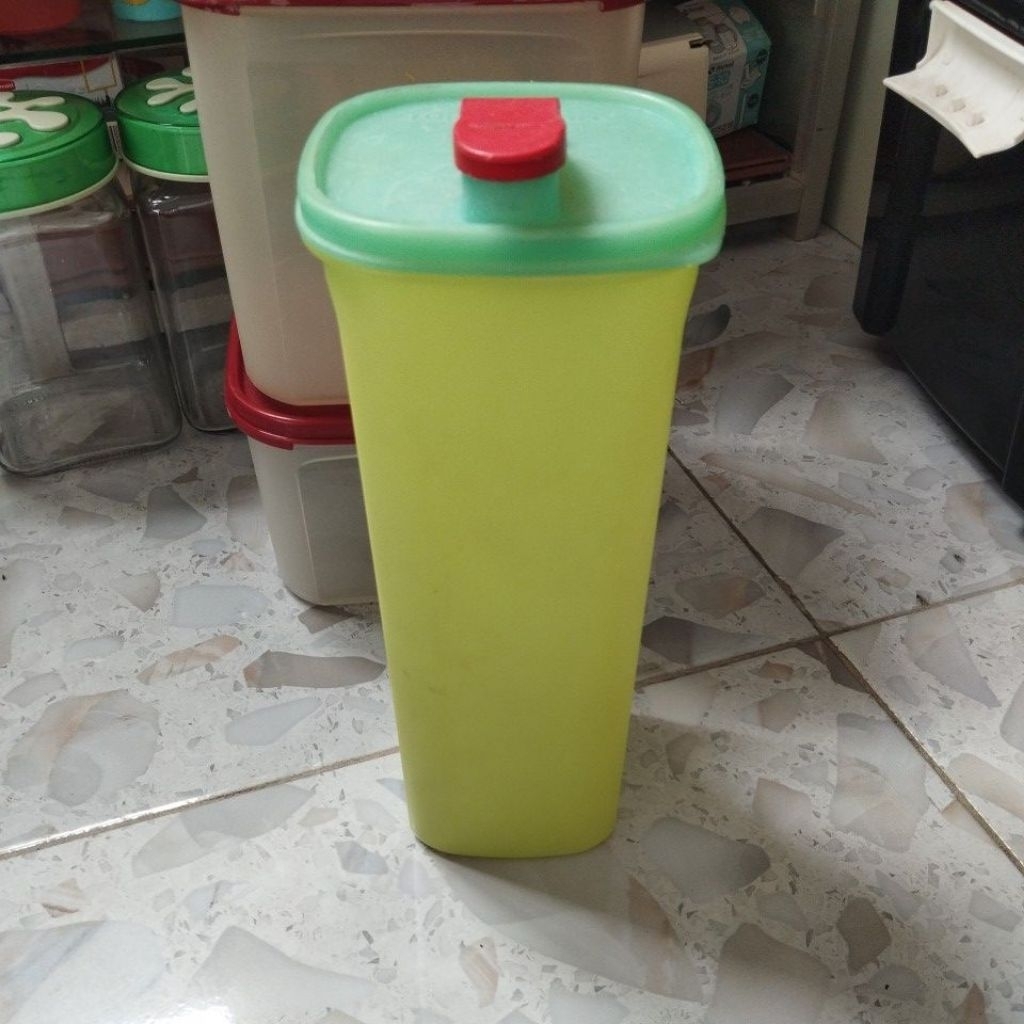 Botol SlimLine 2liter Tupperware Preloved