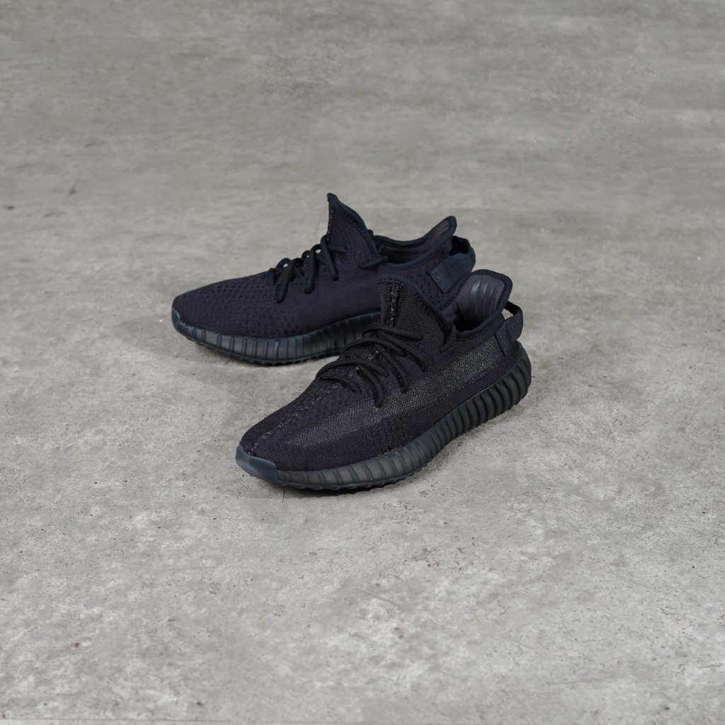 Sepatu ADDS YEEZY 350 V2 ONYX BLACK SNEAKER 100% ORIGINAL