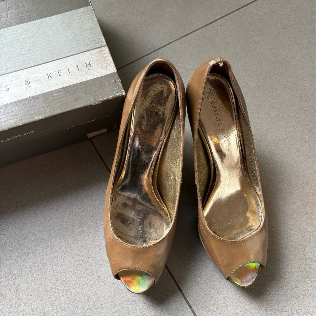 preloved woman charles & keith CK gold high heels sepatu pesta wanita 37