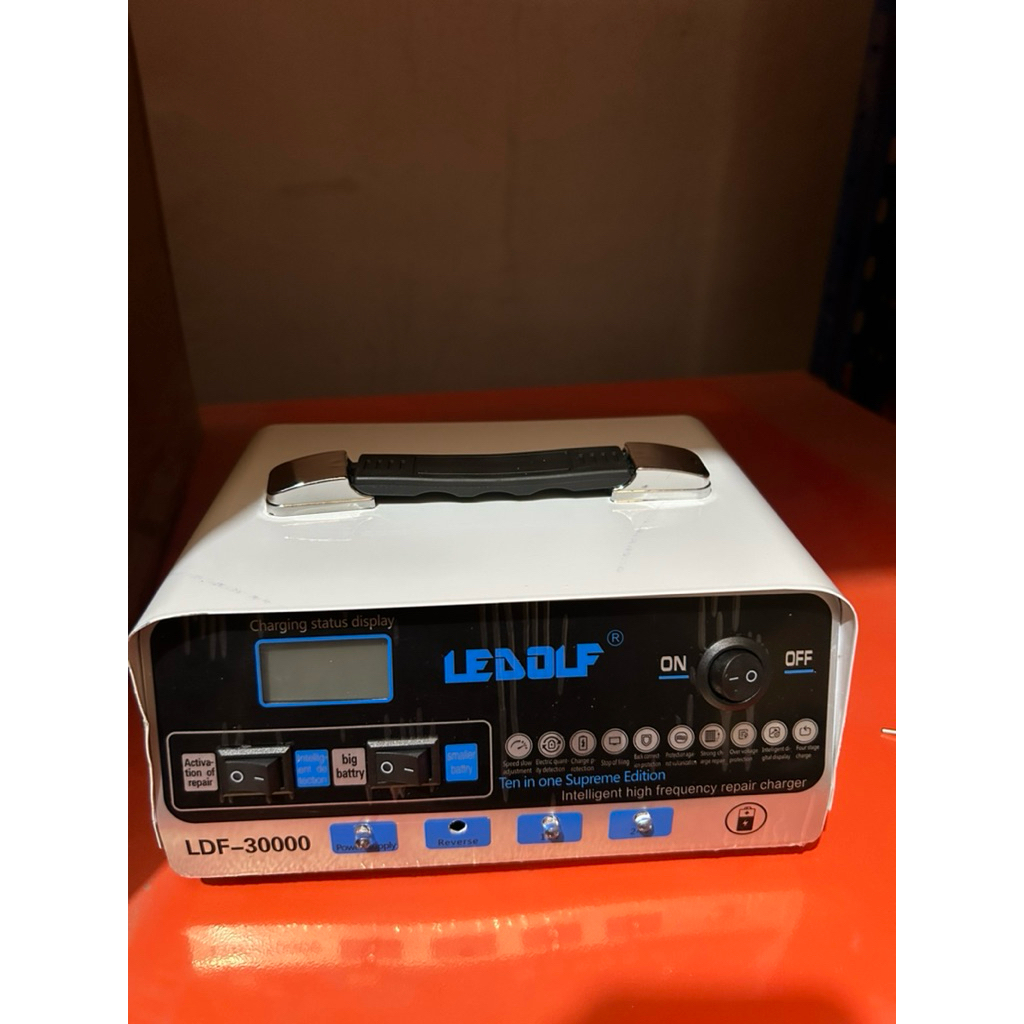 BEKAS CHARGER AKI 800A PENGISI DAYA OTOMATIS MOTOR MOBIL