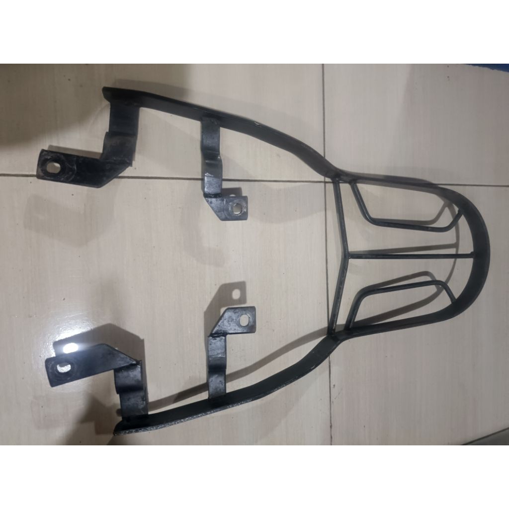 BREKET BEHEL BELAKANG/DUDUKAN BOX BELAKANG MOTOR VIXION NEW