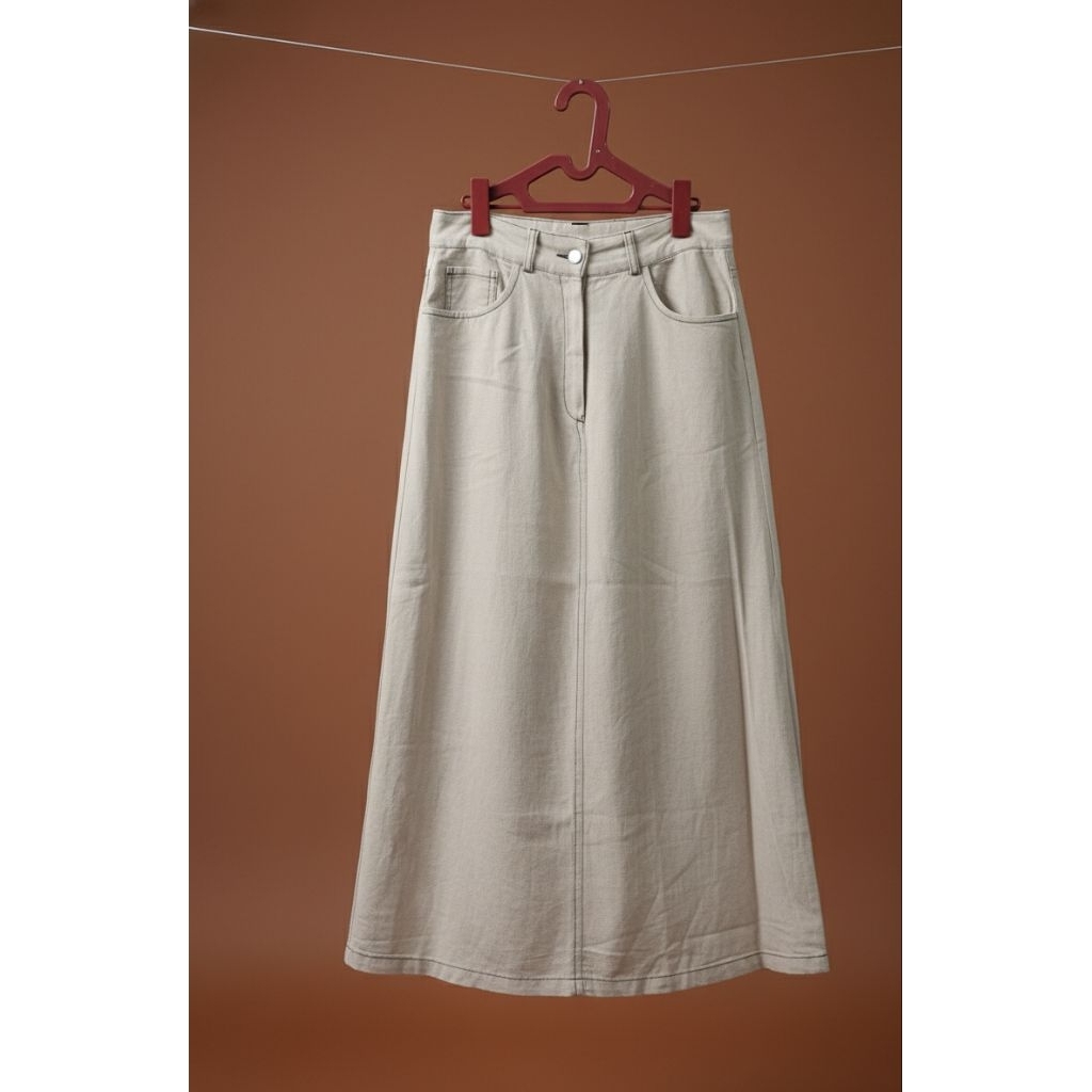 rok span panjang a line bahan linen warna cream