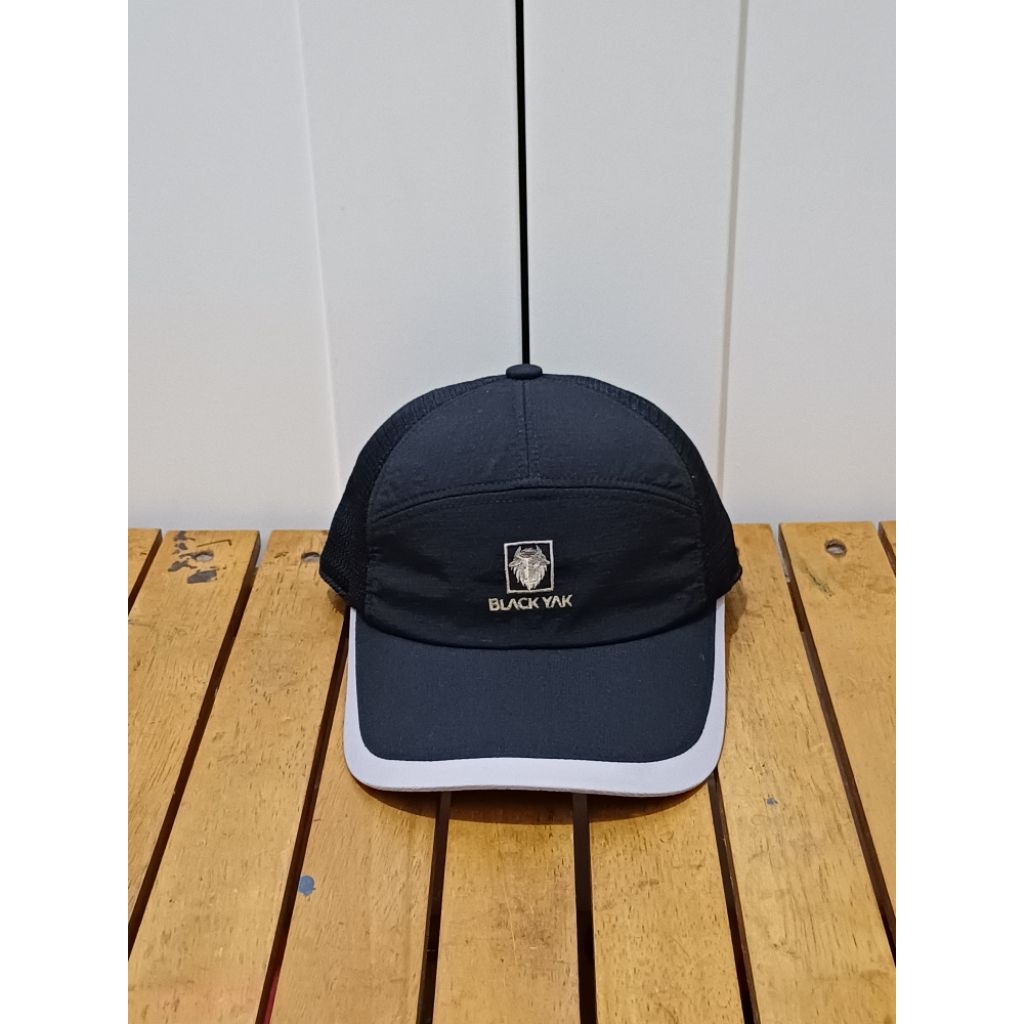 topi running black yak second