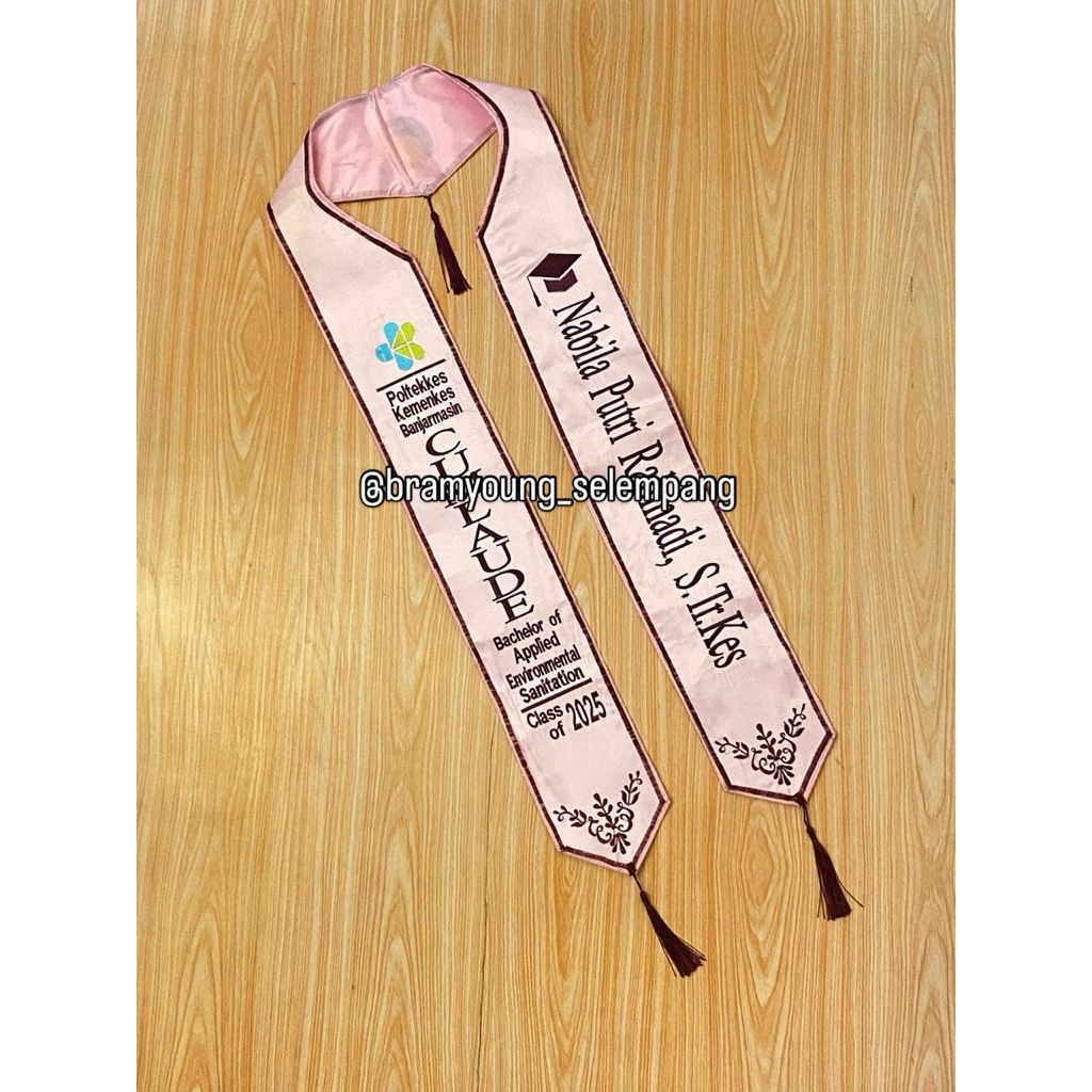 selempang satin cumlaude