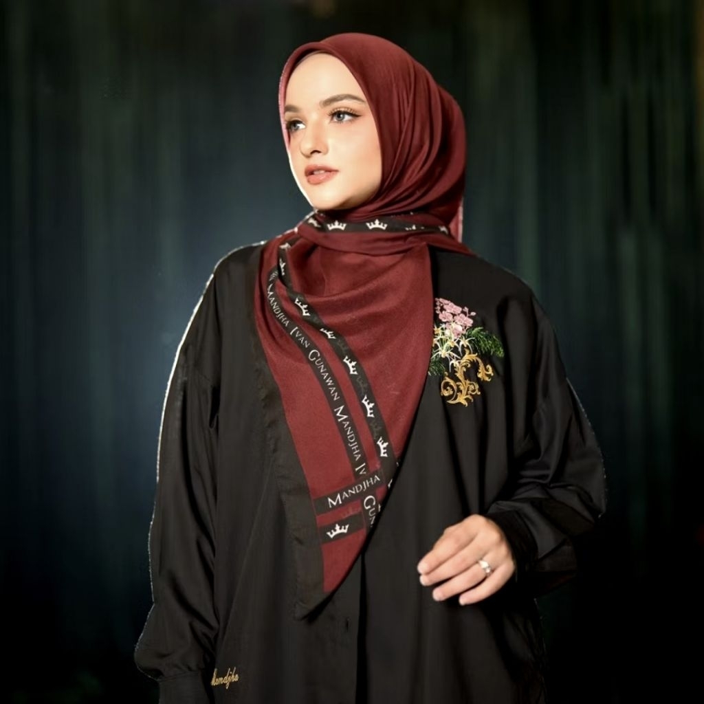 MANDJHA Felicity Maroon Scarf - Jilbab Hijab Segi Empat Motif ORIGINAL MANDJHA By IVAN GUNAWAN (Free