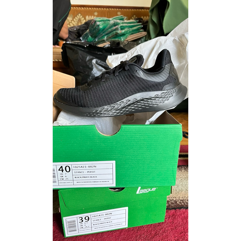 Sepatu league / legas / olahraga persit warna hitam