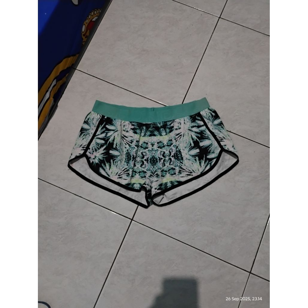 Preloved Celana Pendek Olahraga Running Bonds Second Original