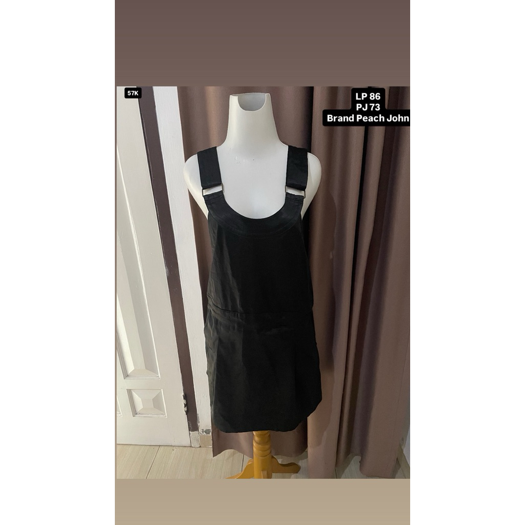 36. Overall dress hitam polos