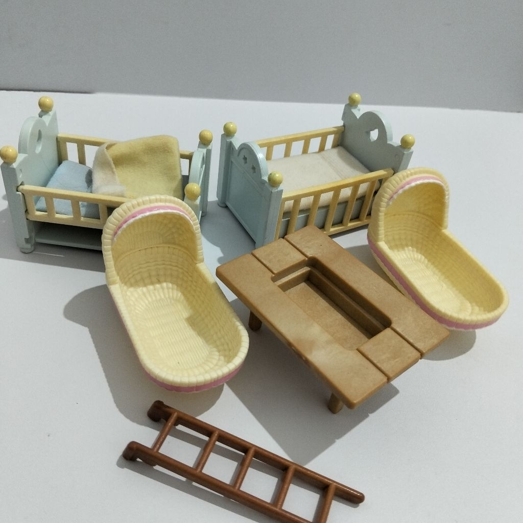 Preloved sylvanian families - random